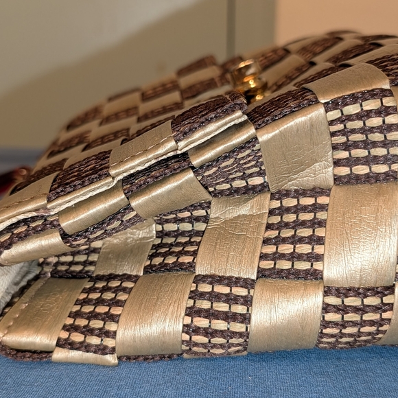 Woven Two-Tone Top-Handle Women’s Bag in Tan and Brown - Picture 4 of 7